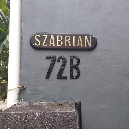 Szabrian Hostel Denpasar Exterior foto